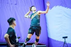 美媒调侃发问，库里为什么会那样落地？ 😭